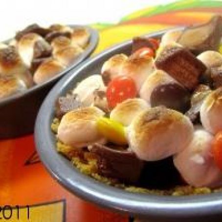 Make-Your-Own Halloween Candy Mini Pies