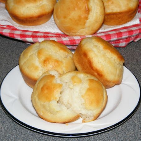 3-Ingredient Dinner Biscuit Muffins