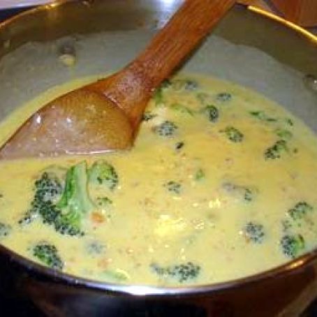 Black Eyed Pea's Broccoli−Cheese Soup