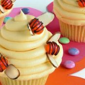beehive cupcakesA fun way to play up your everyday cupcake.