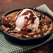 CHOCOLATE CHIP PECAN SKILLET COOKIE SUNDAES