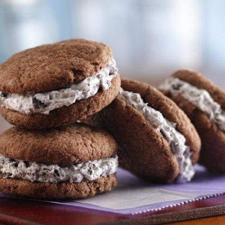 Cookies and Cream Whoopie Pies