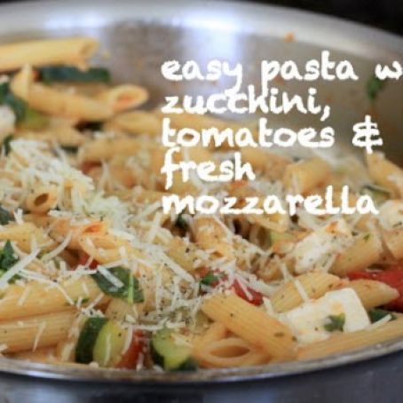 Easy Pasta with Zucchini, tomatoes and fresh mozarella cheese