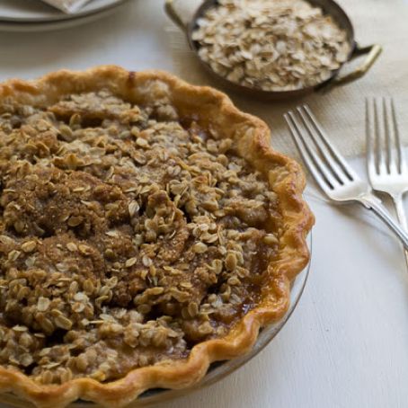 Caramel Pear Pie with Oat Crumble