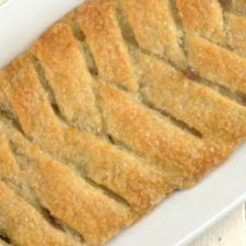 BRAIDED APPLE WALNUT STRUDEL