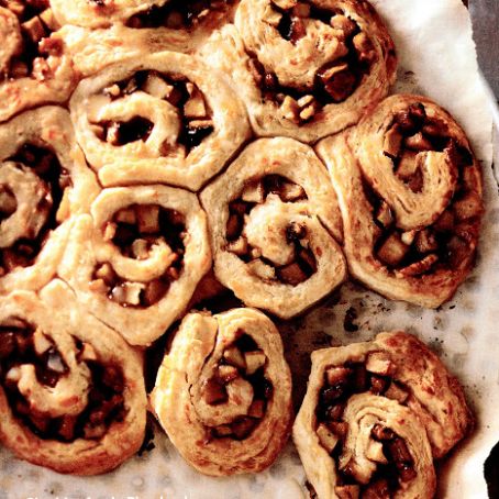 Cheddar Apple Pinwheels