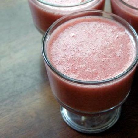 Oat Milk Strawberry Smoothies