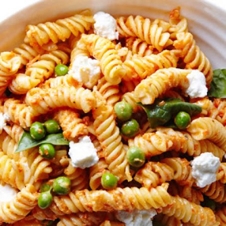 Quick and Easy Roasted Red Pepper Pasta