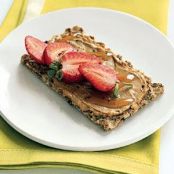 Cashew-Strawberry Crunch