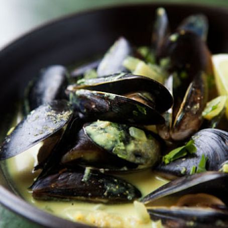 Coconut Curry Mussels