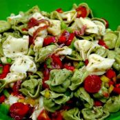 ENSALADA DE TORTELLINIS  DE TRES COLORES Y JAMON