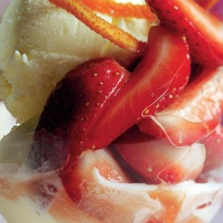 STRABS ROMANOFF w/CREME FRAICHE ICE CREAM