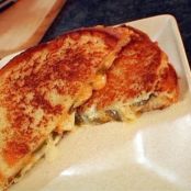 Jalapeno Popper Grilled Cheese