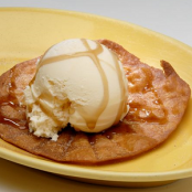 HELADO DE VAINILLA Y BUÑUELO