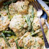 Creamy Garlic-Basil Chicken with Asparagus