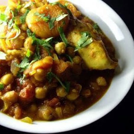 Easy Crock Pot Moroccan Chicken, Chickpea and Apricot Tagine