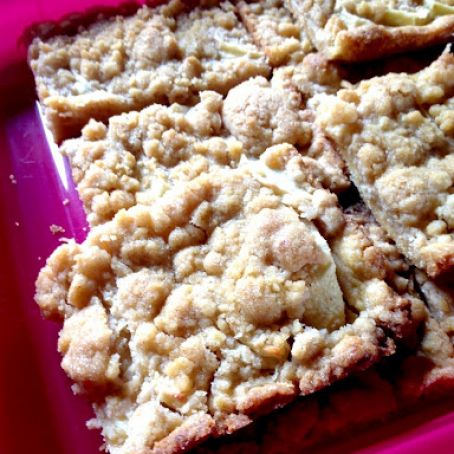 German Apple Streusel Kuchen