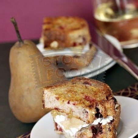Goat cheese, Pear and Pecan Sandwich