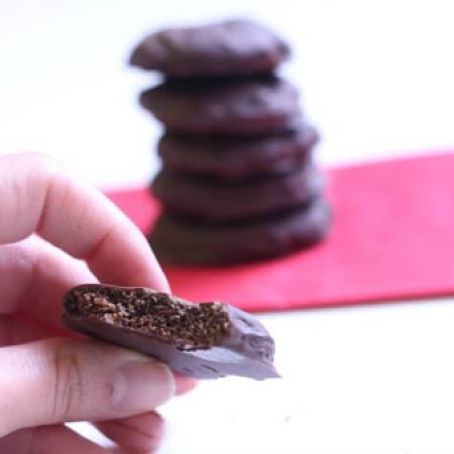 Paleo GRAIN-FREE THIN MINT COPYCATS (A.K.A. GRASSHOPPER COOKIES)
