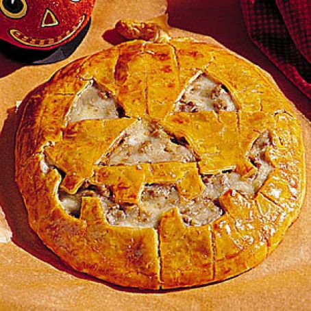 Jack-O'-Lantern Cheeseburger Pie