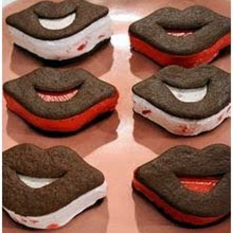 Lip-Shaped Ice Cream Sandwiches
