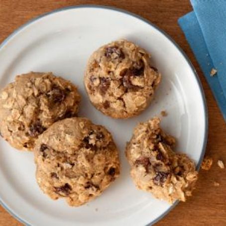 Chewy Oatmeal Raisin Cookies