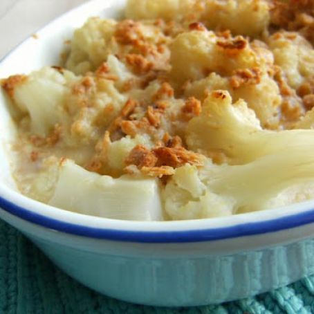 Traditional English Cheddar Cauliflower Cheese Gratin