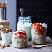 Oatmeal with Strawberries, Toasted Walnuts and Skyr