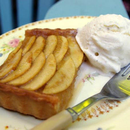Applesauce Apple Tart*