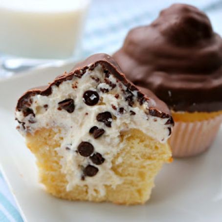 Chocolate Covered Cannoli Cupcakes