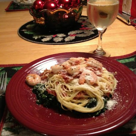 Lemon Pasta with Shrimp on a Spinach Bed