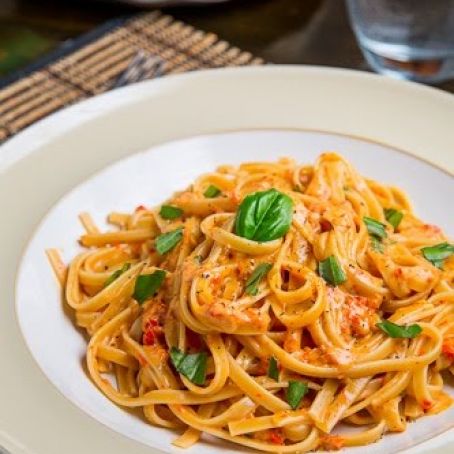 Roasted Red Pepper and Goat Cheese Pasta Alfredo