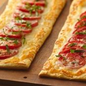 Cheesy Margherita Pizza