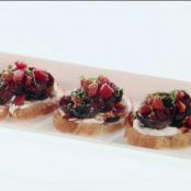 Crostini with Poached Figs and Goat Cheese Giada