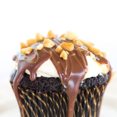 Snickers Cupcakes