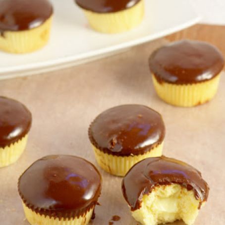 BOSTON CREAM PIE CUPCAKES