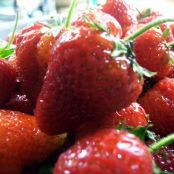 Strawberry Spinach Salad with Pecans and Balsamic Vinegar