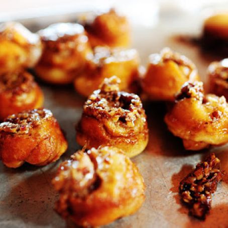 Sticky Pecan Mini-Buns