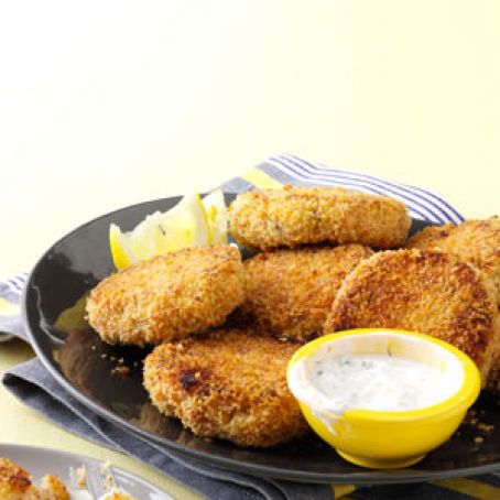 Crunchy Salmon Cakes with Greek Yogurt Sauce Recipe