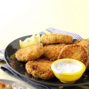 Crunchy Salmon Cakes with Greek Yogurt Sauce Recipe