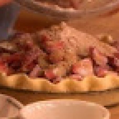 Strawberry Rhubarb Pie with Crumb Topping (MS)