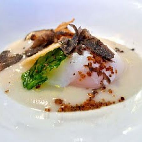 HUEVOS POCHADOS EN SALSA BRIE Y HONGOS