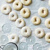 Anise-Flavored Doughnuts