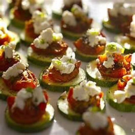 Crunchy Zucchini rounds with Sun dried tomatoes and goat cheese