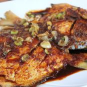 PESCADO FRITO CON CHILE Y SALSA DE TAMARINDO