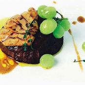 MEDALLONES DE SOLOMILLO CON FOIE Y UVAS