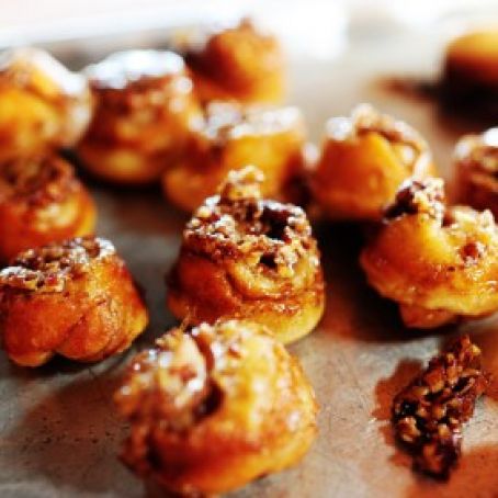 Sticky Pecan Mini-Buns