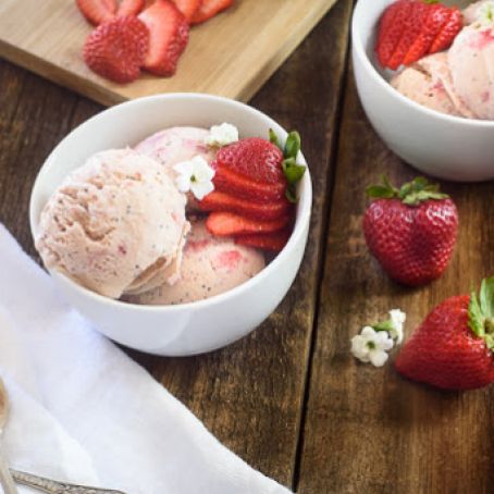 Strawberry Poppy Seed Ice Cream - The Kitchenthusiast