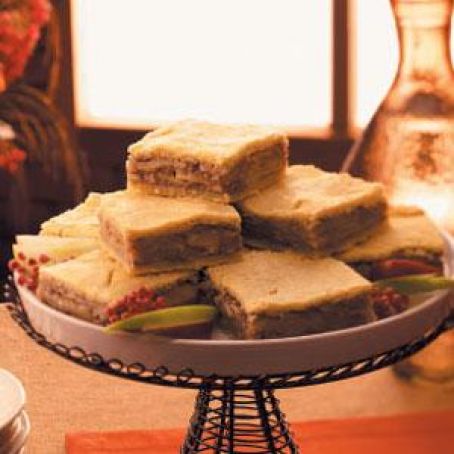 Gooey Caramel Apple Bars