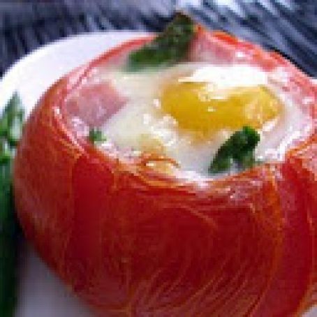 Baked Eggs, Ham & Asparagus in Tomato Cups